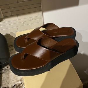 BRAND NEW Princess Polly chocolate brown Miami sandals